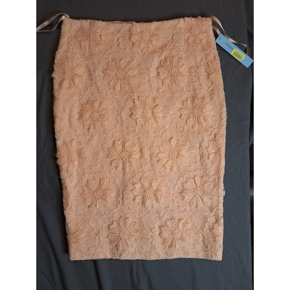 Antonio Melani Women's Lace Skirt Peach NWT Floral Embroidered Lined Size 4